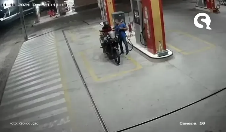 Homem furta moto da PM, abastece o veículo e é preso após perseguição no Ceará