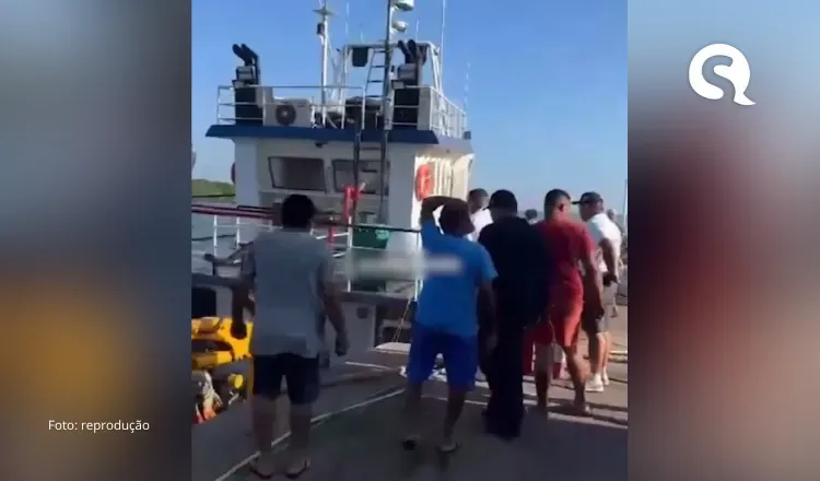 Princípio de incêndio é registrado em barco no Porto de Camocim