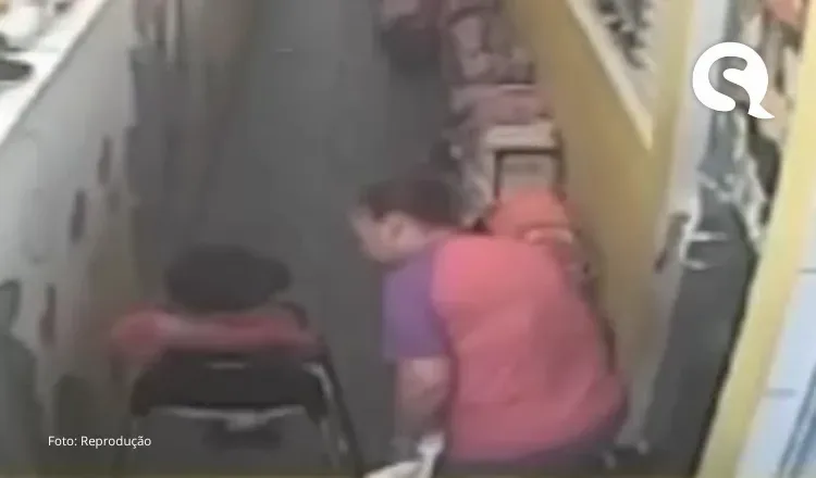 Criança de 4 anos é amarrada a cadeira de creche por professora em São Paulo