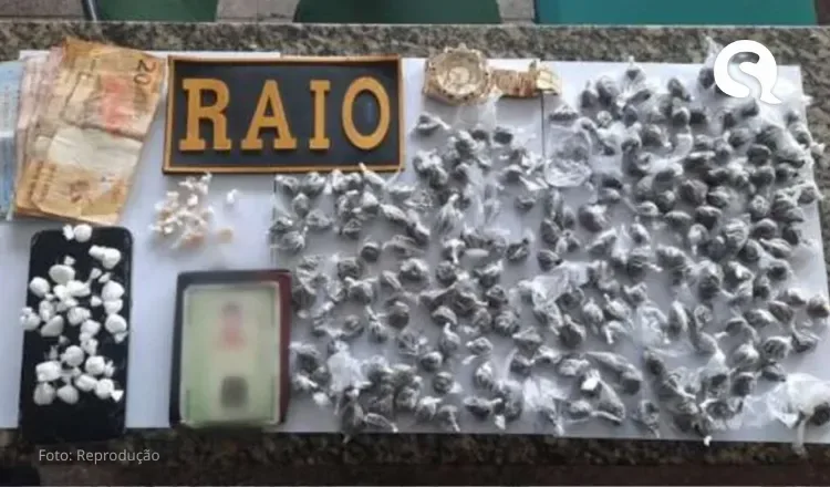 Homem é preso com 248 porções de drogas após ser flagrado vendendo os entorpecentes em Viçosa do Ceará