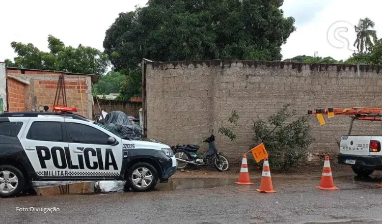 Polícia recupera cabos de energia durante ação em sucata em Camocim