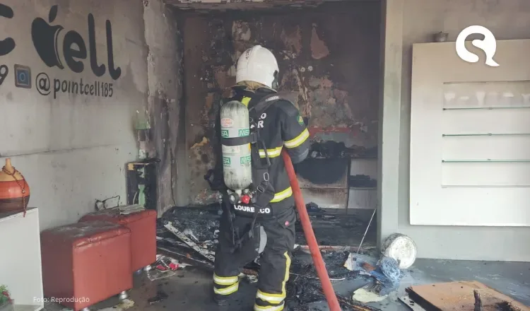 Incêndio atinge loja de conserto de celulares em Sobral e mobiliza Corpo de Bombeiros nesta quinta-feira (10)