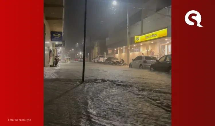 102,50 mm: Chuvas intensas alagam ruas em Camocim nas últimas horas