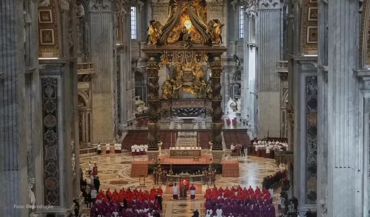 Corpo do papa Francisco é velado na Basílica de São Pedro em cerimônia aberta aos fiés