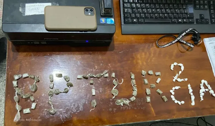 PMCE prende mulher por tráfico de drogas na Vila de Jericoacoara