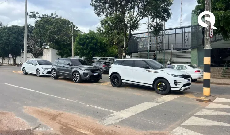 Polícia Civil apreende carros de luxo em operação contra influenciadores digitais no Ceará