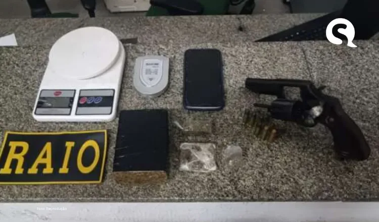 PMCE apreende arma de fogo, drogas e moto durante ação do CPRaio em Itapipoca