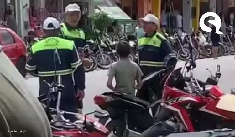 VÍDEO: criança de 11 anos é flagrada conduzindo moto no interior do Ceará