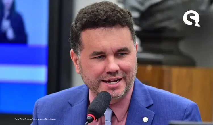 Deputado Moses Rodrigues, integrante da FPeduQ, apresenta parecer do novo Plano Nacional de Educação na Câmara