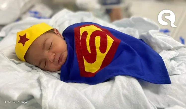 Bebês prematuros do HRN ganham roupas de super-heróis em homenagem ao Agosto Dourado
