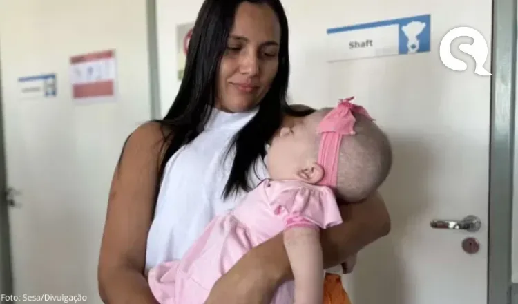 Após um ano internada, criança com doença rara recebe alta e vai para casa pela primeira vez