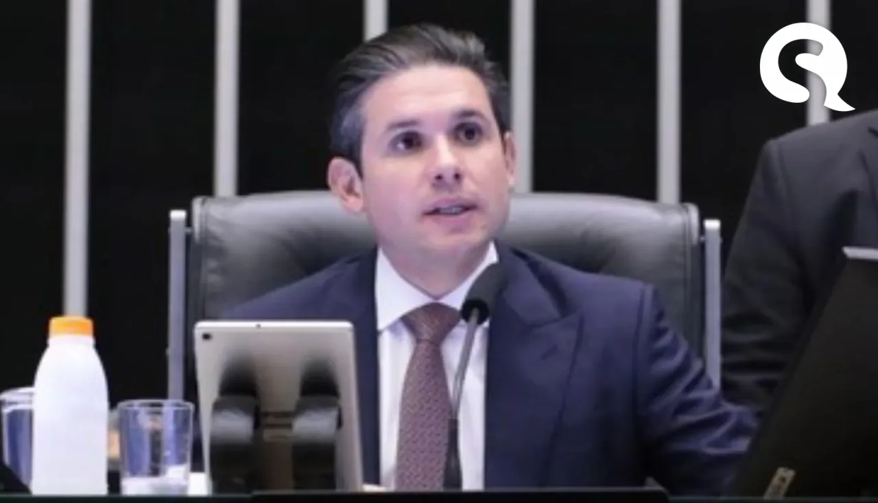 Hugo Motta barra indicação de Eduardo Bolsonaro como líder da minoria na Câmara