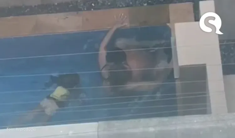 Casal que fez sexo em piscina na frente de criança é notificado; polícia investiga ‘crime de satisfação da lascívia’