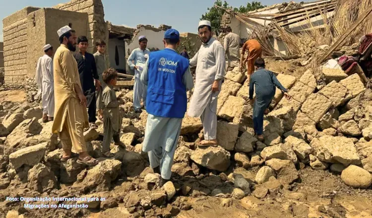 Número de mortos no terremoto no Afeganistão sobe para 1,4 mil