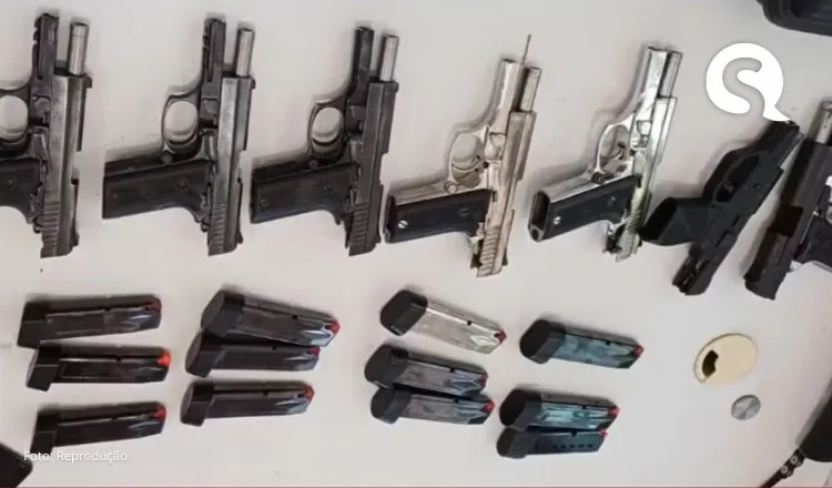 Passageiro é preso ao transportar 7 pistolas e 12 carregadores de arma em ônibus de viagem no Ceará