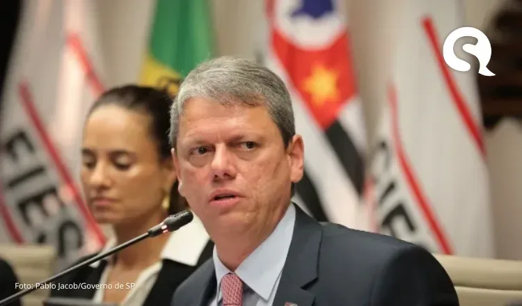 Tarcísio pede autorização a Moraes para visitar Bolsonaro em Brasília