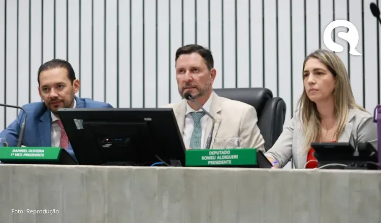 Alece aprova PEC que prorroga contrato de professores temporários da UVA