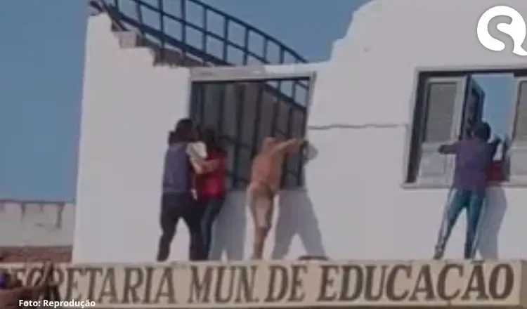 Teto da Secretaria de Educação de Chaval desaba durante capacitação de professores