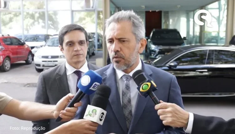 ‘Virou namorado do bolsonarismo’, dispara Elmano sobre Ciro Gomes, recém-filiado ao PSDB.