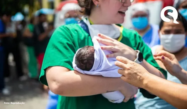 População ajuda a resgatar bebês e mães durante incêndio em hospital em Fortaleza