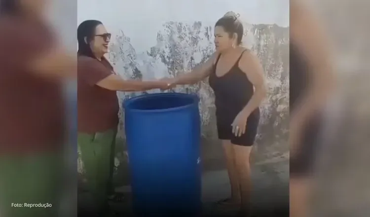 Vereadora inaugura tambor de lixo no Ceará e recebe críticas nas redes: ‘Retrato da política’