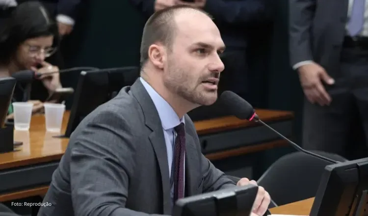 Eduardo Bolsonaro tem 15 dias para se defender em processo da PF por abandono de cargo