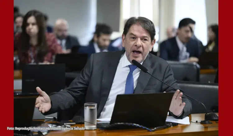 Cid Gomes muda discurso e admite que poderá ser candidato