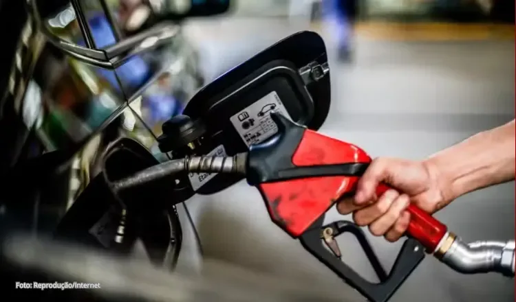 Ceará aprova projeto para reduzir preço do diesel e garantir desconto de R$ 1,20 por litro