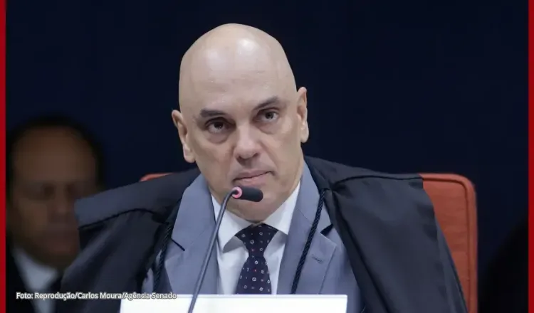 Moraes cobra parecer da PGR sobre incluir Jair e Flávio em inquérito