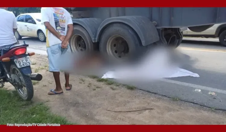 Motociclista morre após ser atropelado e arrastado por caminhão no interior do Ceará