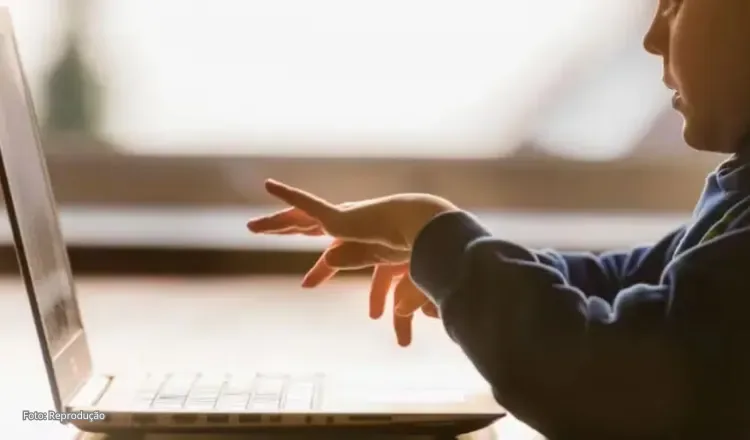 Segurança digital de crianças e adolescentes ganha novas regras no Brasil